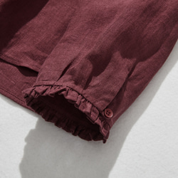 亞麻荷葉邊襯衫，帶有引人注目的門襟細節 100% 亞麻 深紅色，略帶紫色調 240409-5 第7張的照片