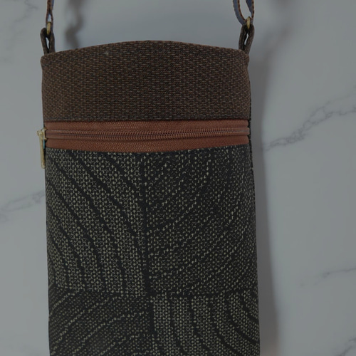 お出かけを身軽に…大島紬のスマホショルダー その他ケース Lily-with