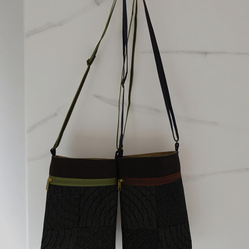 お出かけを身軽に…大島紬のスマホショルダー その他ケース Lily