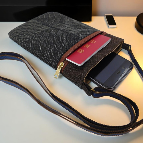 オーダー　正絹大島紬スマホポーチ 正絹大島紬スマホポーチ・サコッシュ - メルカリ