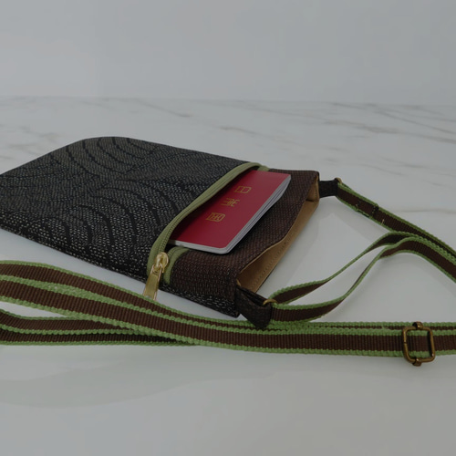 オーダー　正絹大島紬スマホポーチ 正絹大島紬ボディバッグ・スマホポーチ・お薬手帳ケース