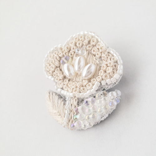yone　パールビーズフリンジブローチ　フランスヴィンテージ　ピン 再販］パールの一輪花*ビーズ刺繍ブローチ ブローチ fwari