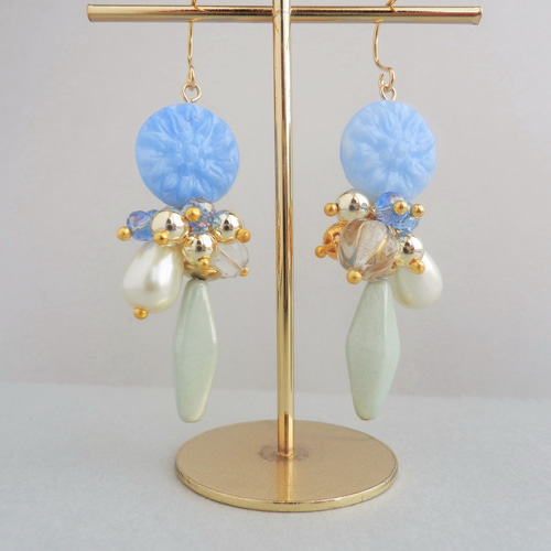 ブルーダリアの晴れやかチェコビーズイヤリング（ピアス） 春色