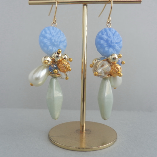 ブルーダリアの晴れやかチェコビーズイヤリング（ピアス） 春色