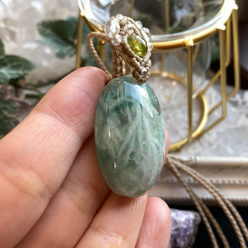 エンジェルフェザーインフローライト マクラメ編みネックレス A