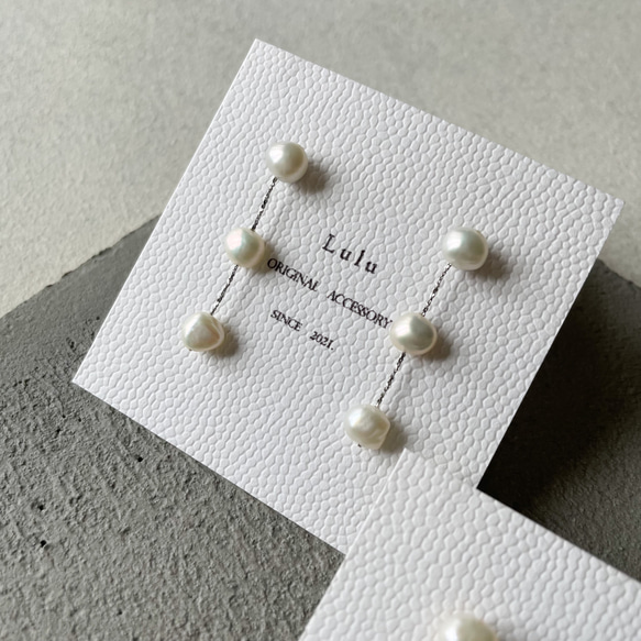 【程よく華やかに】シルバー/小さなバロック淡水パール"痛くないイヤリング"サージカルステンレス 上品 揺れる|3連 11枚目の画像