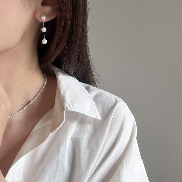 【程よく華やかに】シルバー/小さなバロック淡水パール"痛くないイヤリング"サージカルステンレス 上品 揺れる|3連 9枚目の画像