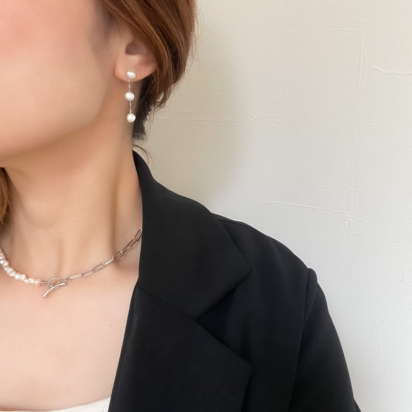 【程よく華やかに】シルバー/小さなバロック淡水パール"痛くないイヤリング"サージカルステンレス 上品 揺れる|3連 10枚目の画像