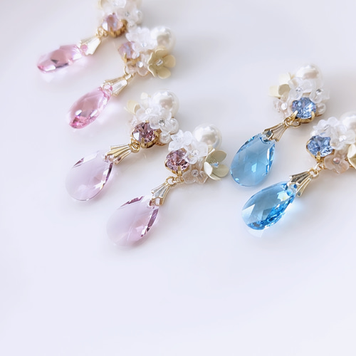 ブーケ✕クリスタルの雫イヤリング 水色 ピアス ネモフィラ 青 
