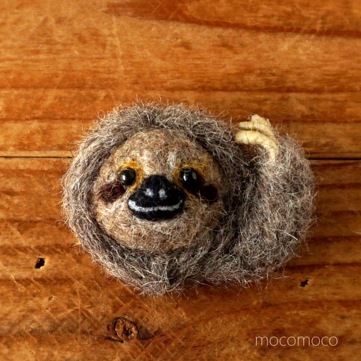 【受注制作作品】フェルティング彫刻petitバッチ・ミユビナマケモノ　☆羊毛フェルト☆あかころ☆akatin☆