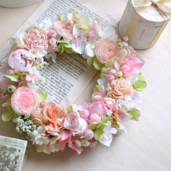 母の日リース・パステルピンクの愛らしい花々をつなげて・ばらやラナンキュラスでお母さんへのギフトに 5枚目の画像