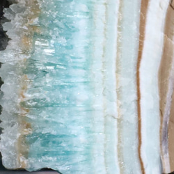 ミルフィーユ的美造形 パステルカラー 天然 アラゴナイト39g天然石 鉱物 標本｜アフガニスタン ヘルマンド州産 1枚目の画像