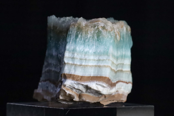 ミルフィーユ的美造形 パステルカラー 天然 アラゴナイト39g天然石 鉱物 標本｜アフガニスタン ヘルマンド州産 9枚目の画像