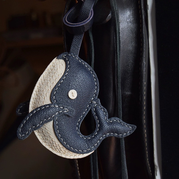 Handmadeファッション可愛い一層目本革　鯨　キーリング　両面 4枚目の画像