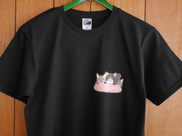 new猫半袖Tシャツ黒/挙手 1枚目の画像