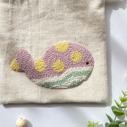 クジラ　巾着袋　ポーチ　くすみカラー　大人かわいい　ギフト　プレゼント　海　魚　刺繍　パンチニードル　（くすみピンク） 3枚目の画像