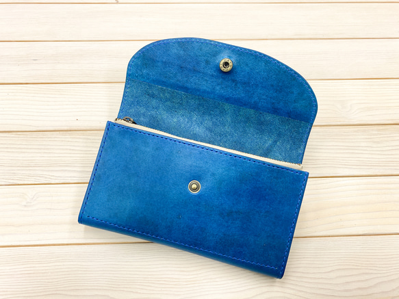 シンプルな小さめの長財布（ブルー） 2枚目の画像