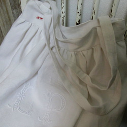 フランスアンティークダマスク織りリネンイニシャル刺繍のバルーンシルエットバッグ 8枚目の画像