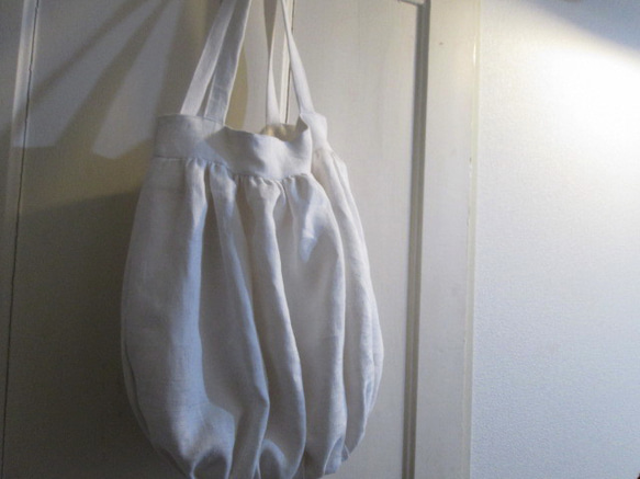 フランスアンティークダマスク織りリネンイニシャル刺繍のバルーンシルエットバッグ 14枚目の画像