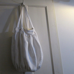フランスアンティークダマスク織りリネンイニシャル刺繍のバルーンシルエットバッグ 4枚目の画像