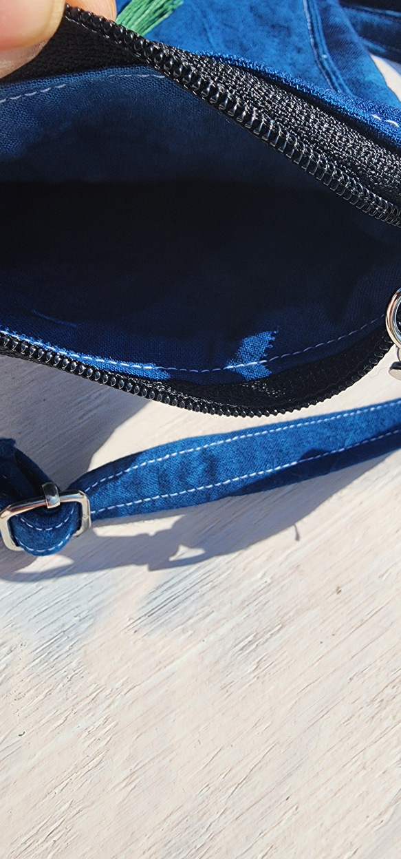 藍染　マクラメ　携帯バッグ チャック付き　フローライトBg02 4枚目の画像