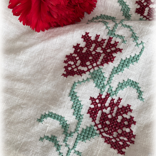 ホワイトリネンクロス カーネーション手刺繍 その他キッチン小物 Ha