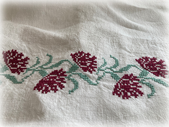 ホワイトリネンクロス カーネーション手刺繍 その他キッチン小物 Ha