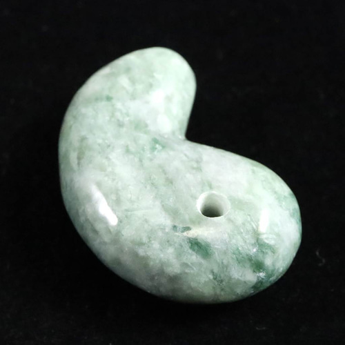 糸魚川翡翠 ヒスイ 小滝産 薄緑 32mm勾玉 ディレクトリカード付