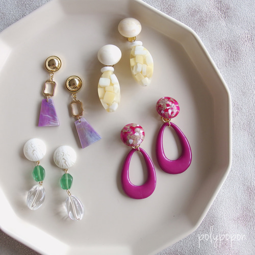 【最安値】 SALE］イタリア製ヴィンテージ カボションとドイツ製ビーズの ピアス
