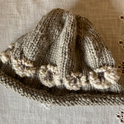 羊模様草木染め手編みニット帽 4枚目の画像