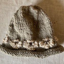 草木染め羊模様の手編みニット帽 4枚目の画像