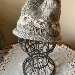 草木染め羊模様の手編みニット帽 3枚目の画像