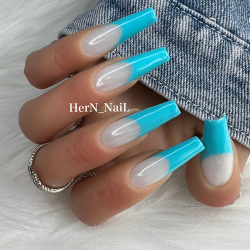 ターコイズブルーフレンチネイルチップ ネイルチップ（つけ爪） HerN