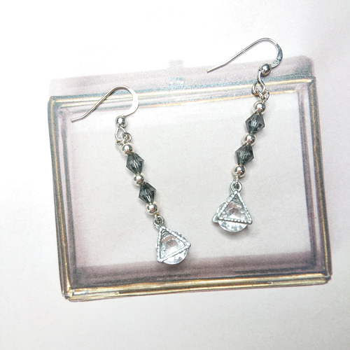 △1153-ジュエリークリップ三角クリアピアス△ ピアス（フック 