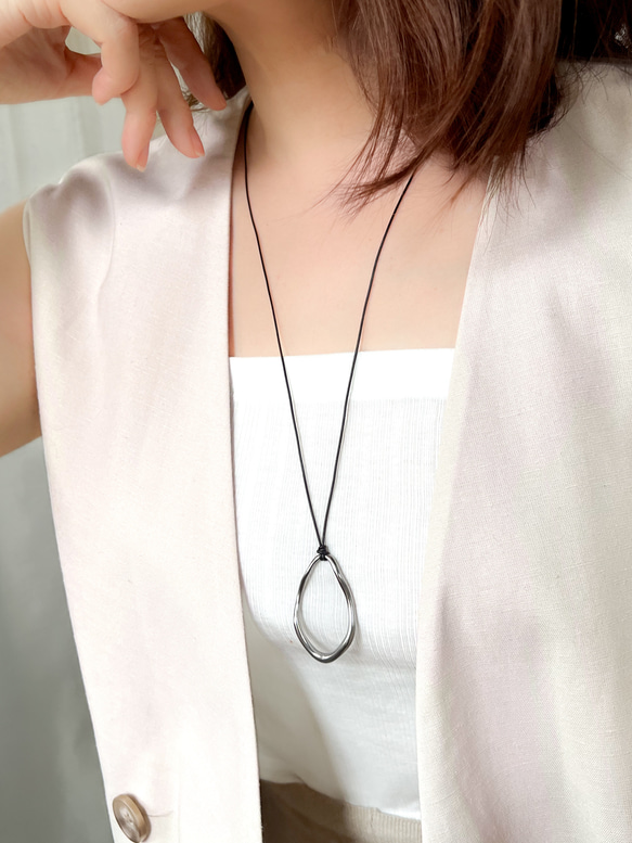 【ifumé】大きめオーバルの細革紐ロングネックレス 金属アレルギー対応 サージカルステンレス 4枚目の画像