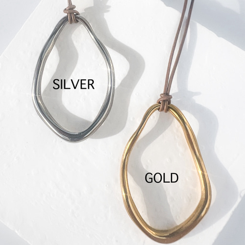 ifumé】大きめオーバルの細革紐ロングネックレス 金属アレルギー対応