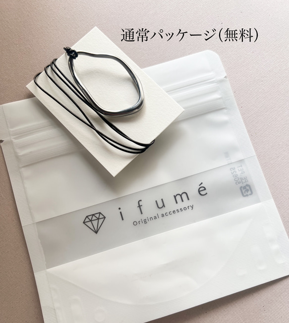 【ifumé】変形オーバルの革紐ロングネックレス 金属アレルギー対応 サージカルステンレス 16枚目の画像