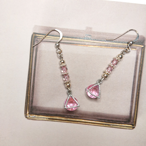 △1156-ジュエリークリップ三角ピンクピアス△ ピアス（フック 