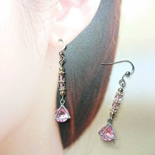 △1156-ジュエリークリップ三角ピンクピアス△ ピアス（フック 