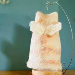 【受注制作】ふわり舞うのが得意な羊毛フェルト猫のランプ（ふわり浮かぶ着せ替えらんぷ2way3way） 5枚目の画像