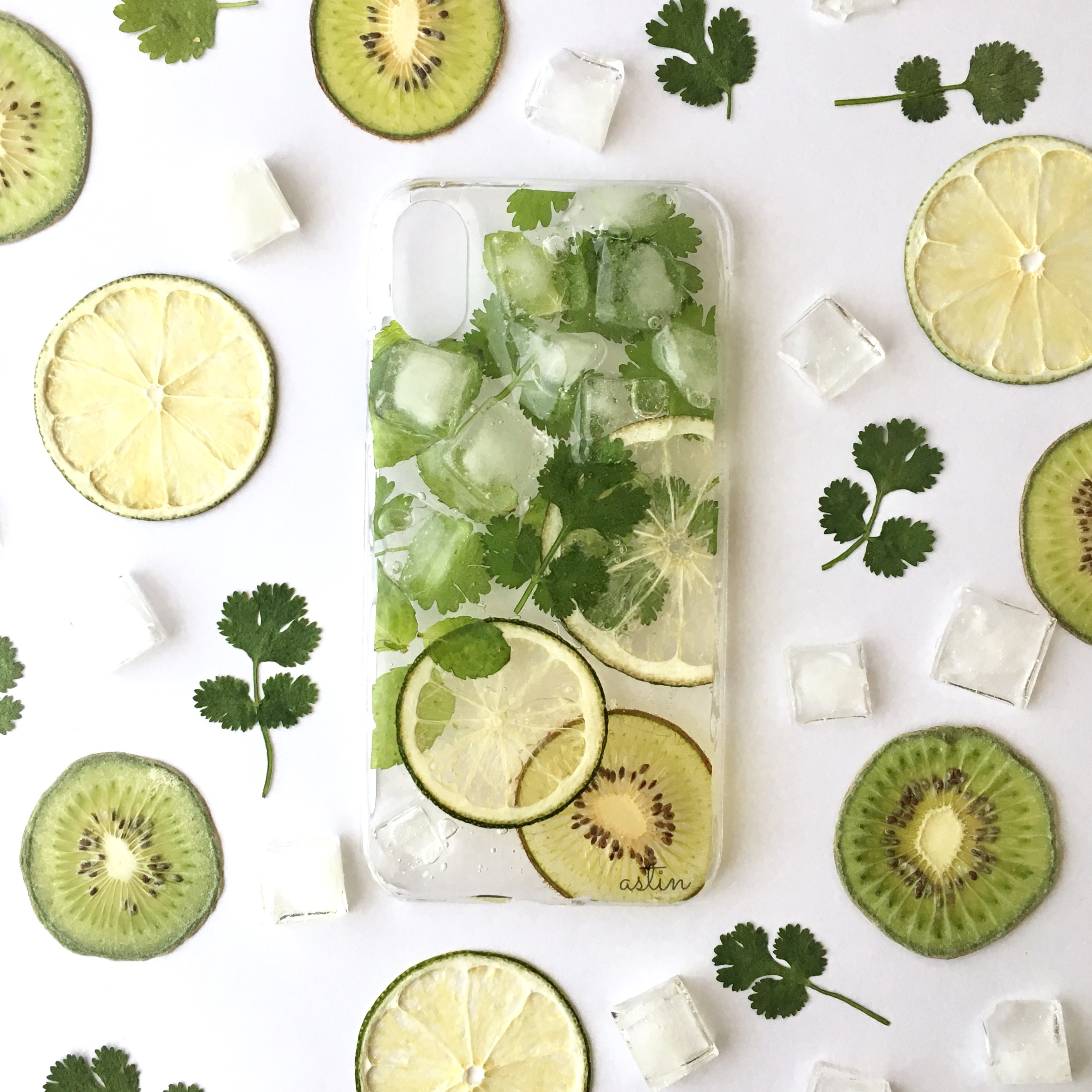 48i.グリーンカクテル の iPhoneケース