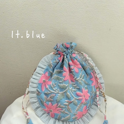 ブロックプリントのフリル丸巾着: lt.blue 1枚目の画像