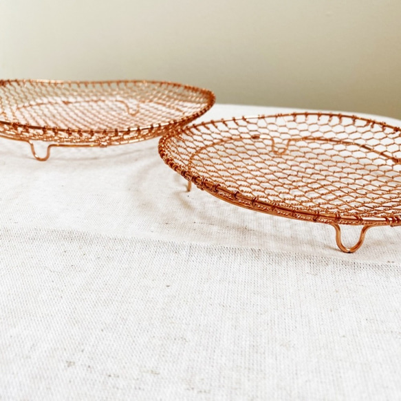 銅線で編んだ手編みの水切り皿　小サイズ直径約15cm 5枚目の画像