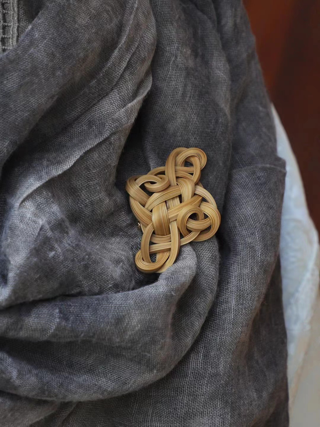 ハンドメイド 竹製 コサージュ 如意結 ピンバッチ ブローチ 竹色 極軽い 恋人 誕生日 記念日 母の日ギフト