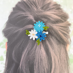 つまみ細工髪飾り　青水色白　クリップピン　お花畑のような小さな髪飾り　S175 3枚目の画像