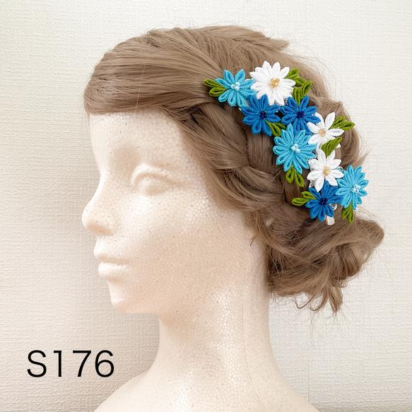 つまみ細工髪飾り　青水色白　クリップピン　お花畑のような小さな髪飾り　S175 1枚目の画像