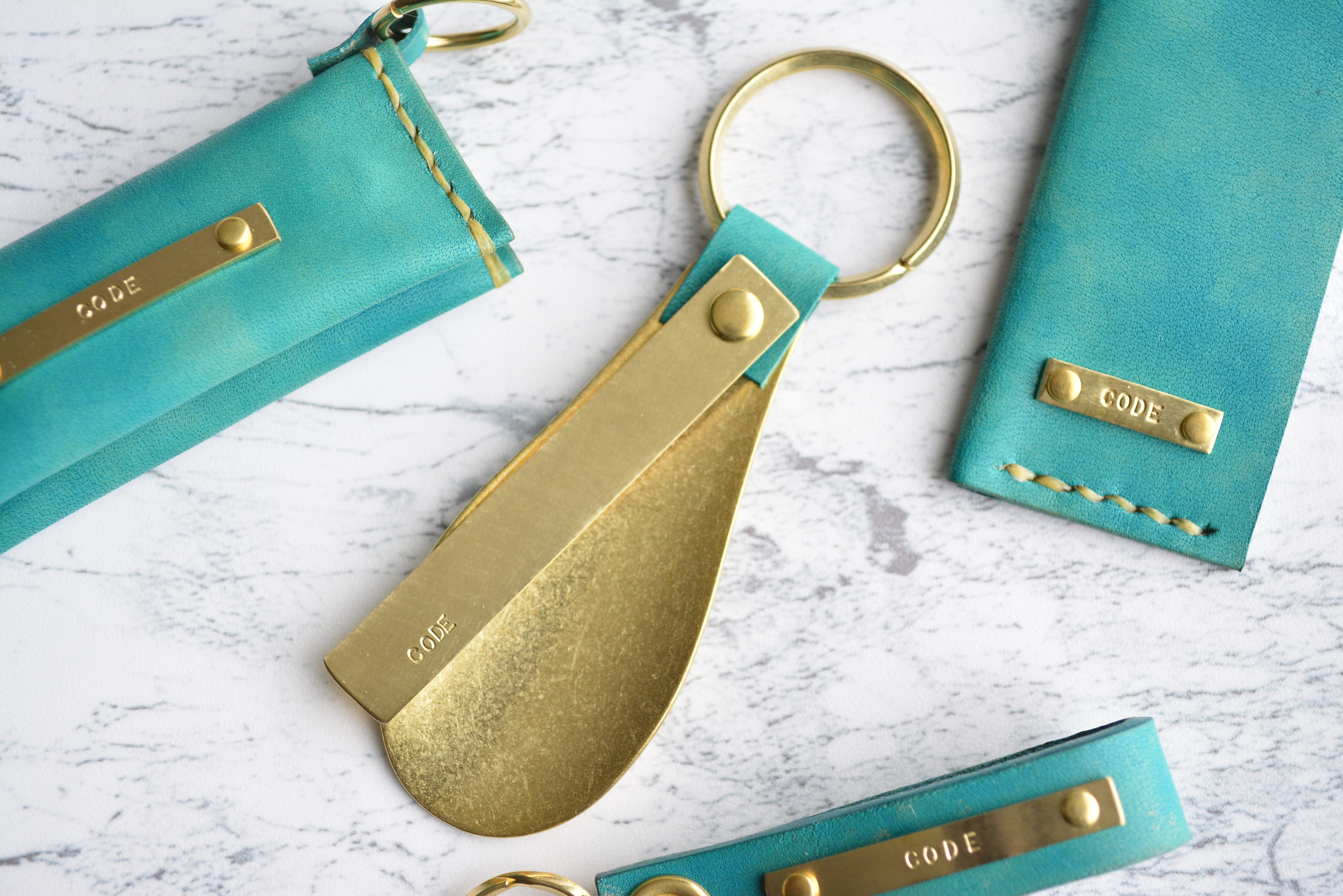 【刻印無料】育てる靴べら 手染めターコイズブルー｜栃木レザー 真鍮 キーホルダー シューホーン ハンドメイド