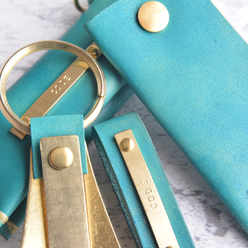 刻印無料】IDキーホルダー 手染めターコイズブルー｜栃木レザー 真鍮