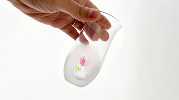 母の日ギフトに『花と猫のスリムグラス』　ラッピング込　　ピンク　手作り吹きガラス 2枚目の画像