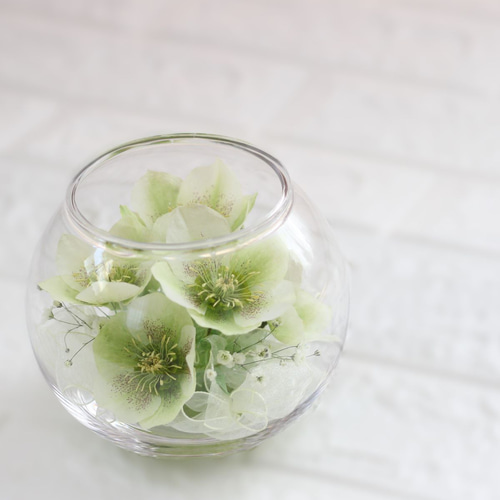 新緑のグリーンリース　バラ　クリスマスローズ　ドライフラワー 新緑のグリーンリース バラ クリスマスローズ ドライフラワー 新緑の